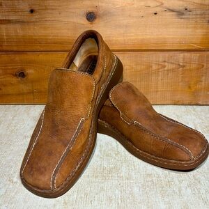 "Born" Mens Leather  Loafers / Slip  Ons (Size 9 1/2)